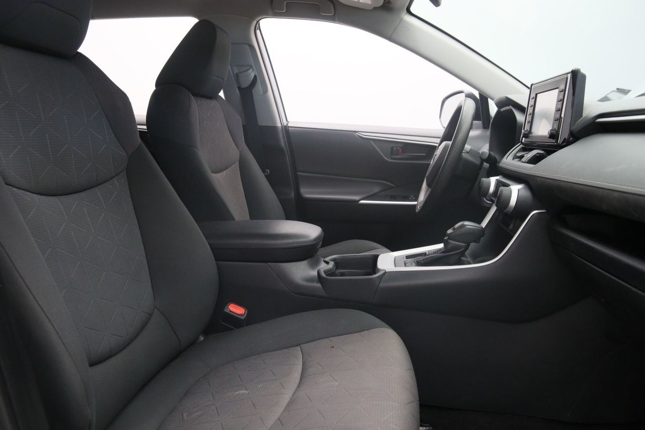 2020 Toyota RAV4 LE Grey Baie-Comeau - photo #15