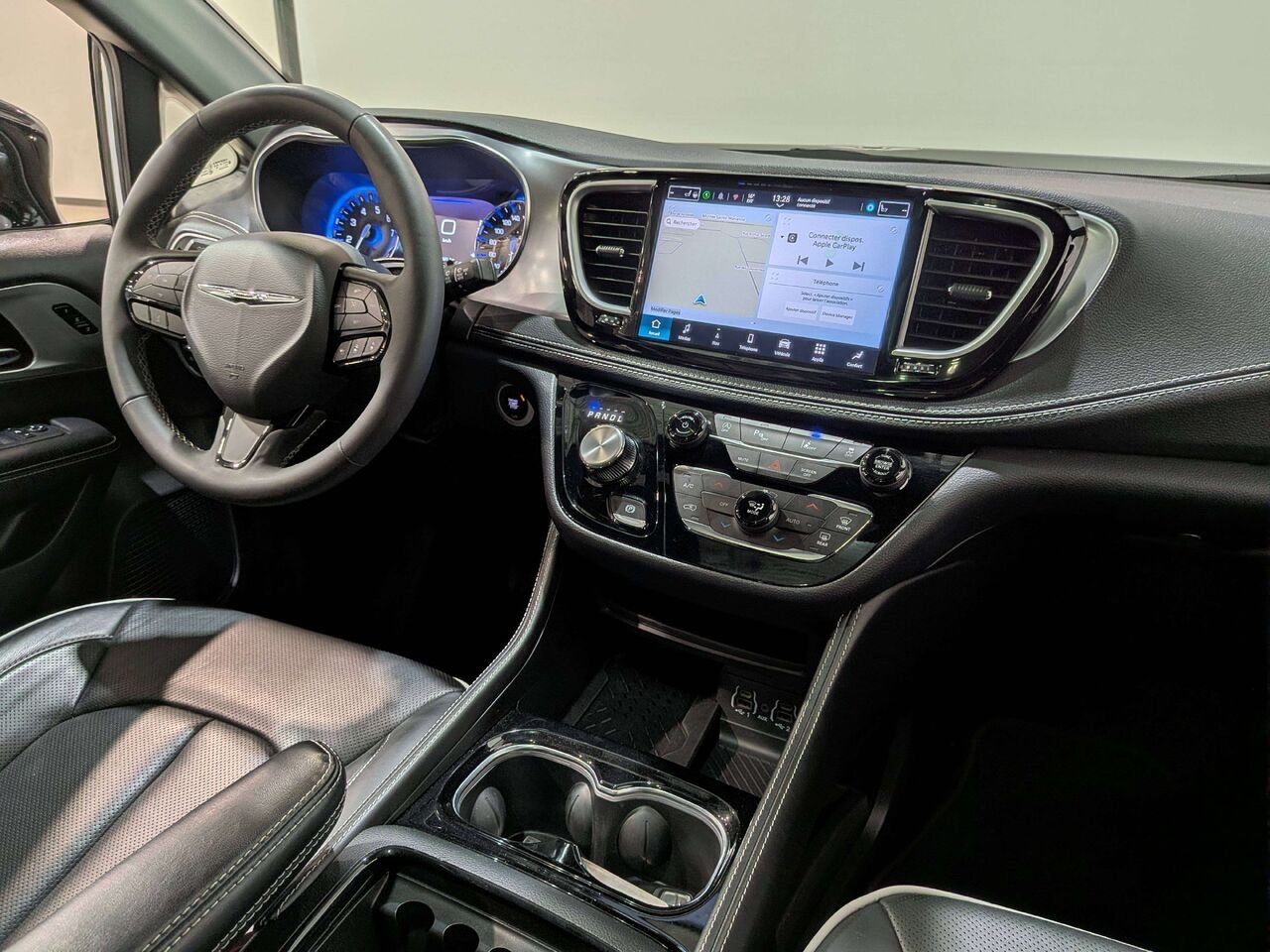 2025 Chrysler Pacifica Limited FWD White Val-David - photo #23