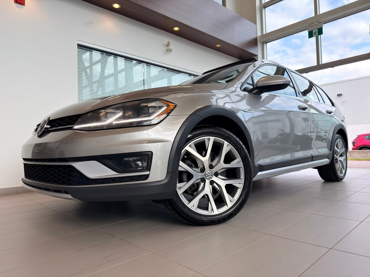 Volkswagen Golf Alltrack 2019 Gris Notre-Dame-des-Prairies - photo #1