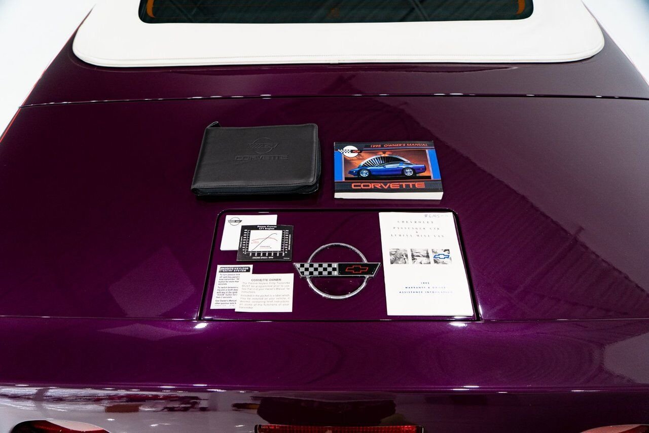 1995 Chevrolet Corvette *PRIX EN USD* RPO Z4Z PACE CAR PRESENTED IN DELIVERY PACKAGING WITH ONLY 192MILES (307KM) FROM NEW White Montreal - photo #26