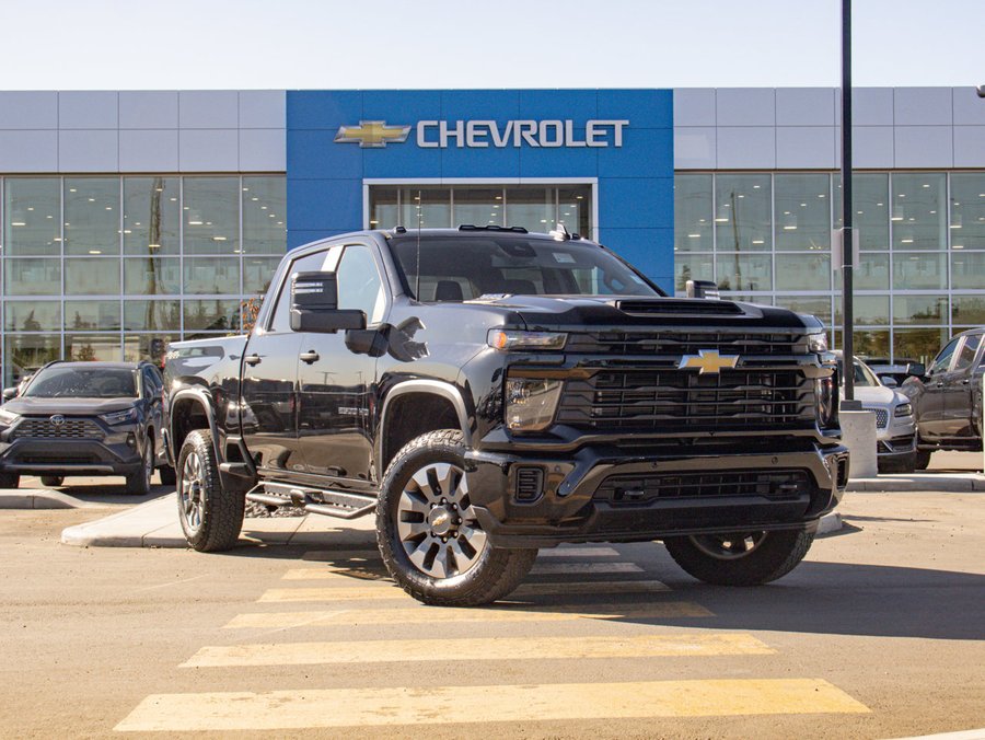 2025 Chevrolet Silverado 2500HD Custom 6.6L Duramax | 20in Wheels Black