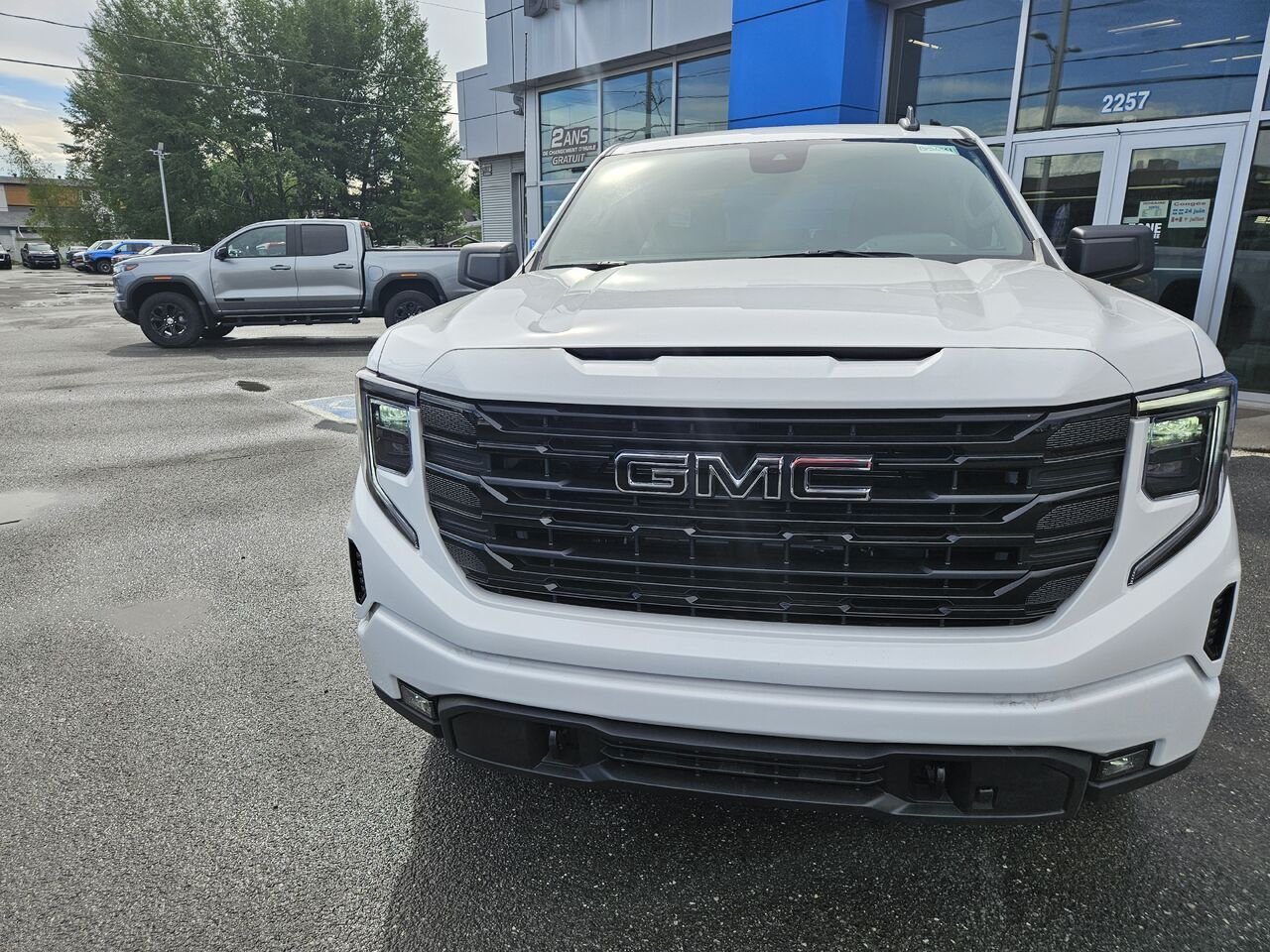 GMC Sierra 1500 Elevation cabine multiplace 4RM 157 po 2026 Blanc sommet Thetford Mines - photo #5