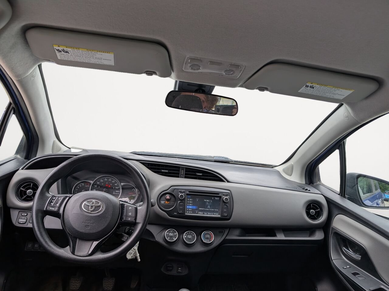 Toyota Yaris Hatchback LE/SIÈGES CHAUFFANTS/CAMÉRA DE RECUL/BLUETOOTH/AC/ 2018 Bleu Sherbrooke - photo #14
