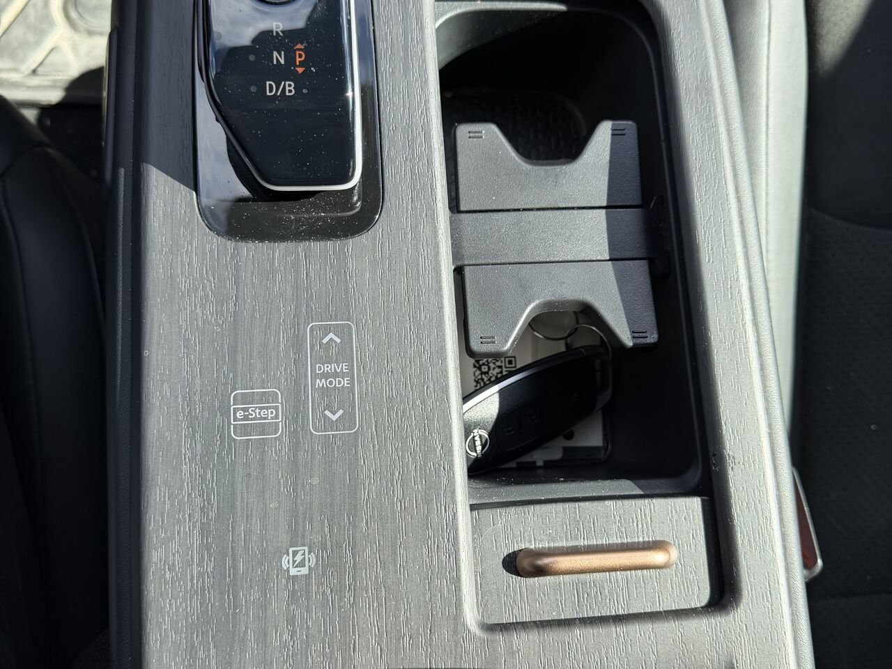 Nissan ARIYA awd carplay jamais accidenté 430 d'autonomie 2024 Blanc Châteauguay - photo #27