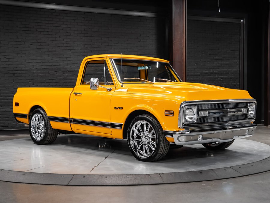 1970 Chevrolet C10 | US Mags | 350 Small Block | Retro Stereo | Leather Seats | Power Steering