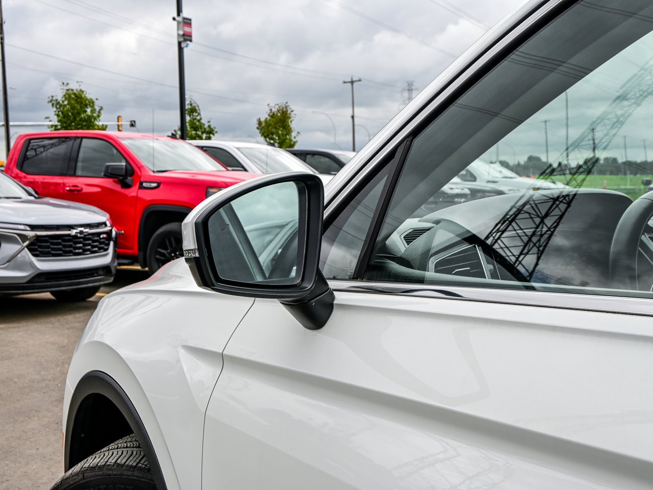 2018 Volkswagen Tiguan Highline 4MOTION White Sherwood Park - photo #6
