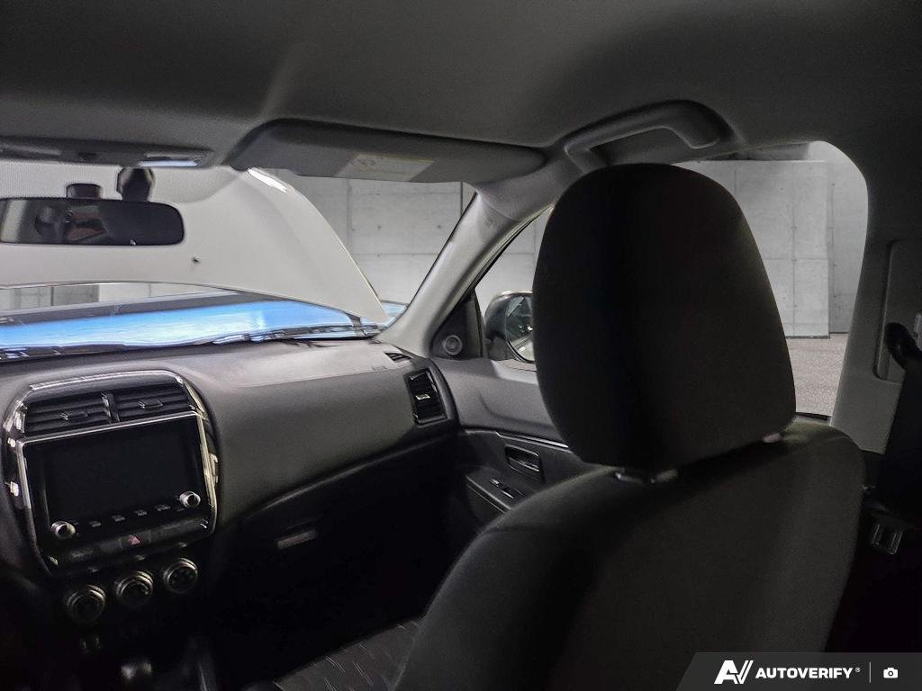 2025 Mitsubishi RVR 2602191A | ES White Edmonton - photo #24