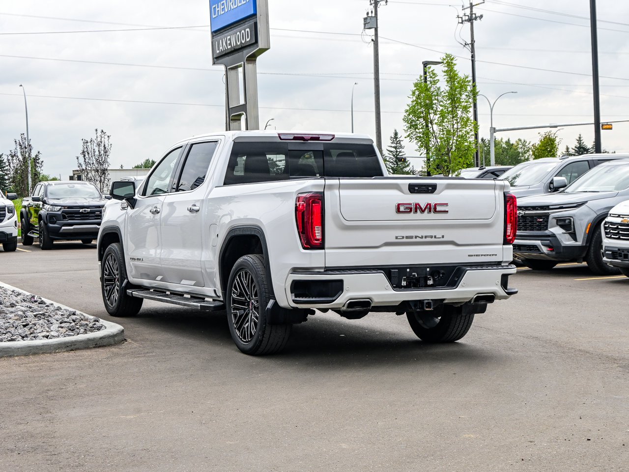 2024 GMC Sierra 1500 4WD Crew Cab 147 Denali White Sherwood Park - photo #10