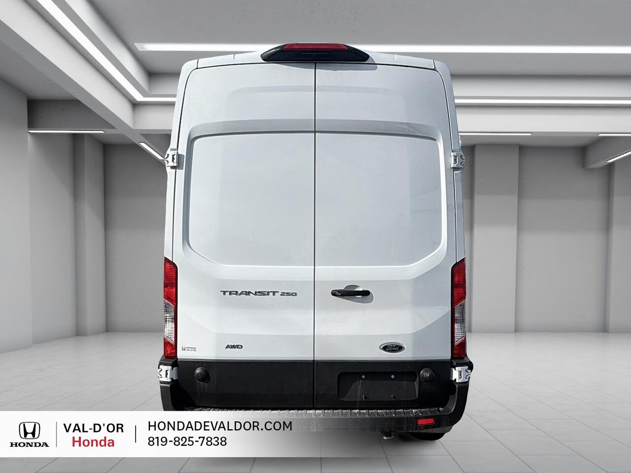 2025 Ford Transit fourgon utilitaire T-250 AWD toit surélevé 148 po PNBV de 9 070 lb White Val-d'Or - photo #2