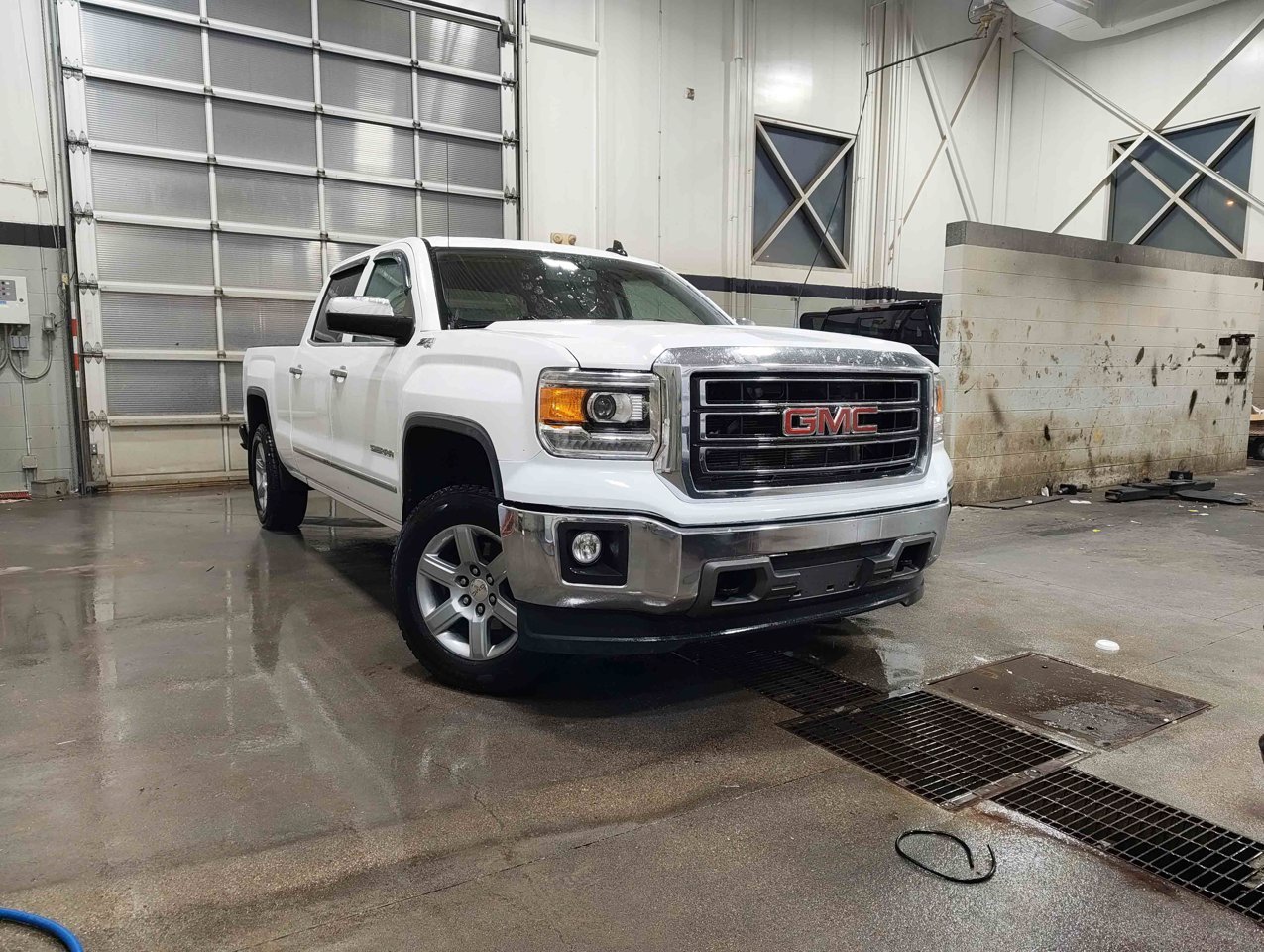 2015 GMC Sierra 1500 4WD Crew Cab 153.0 SLT White Sherwood Park - photo #1