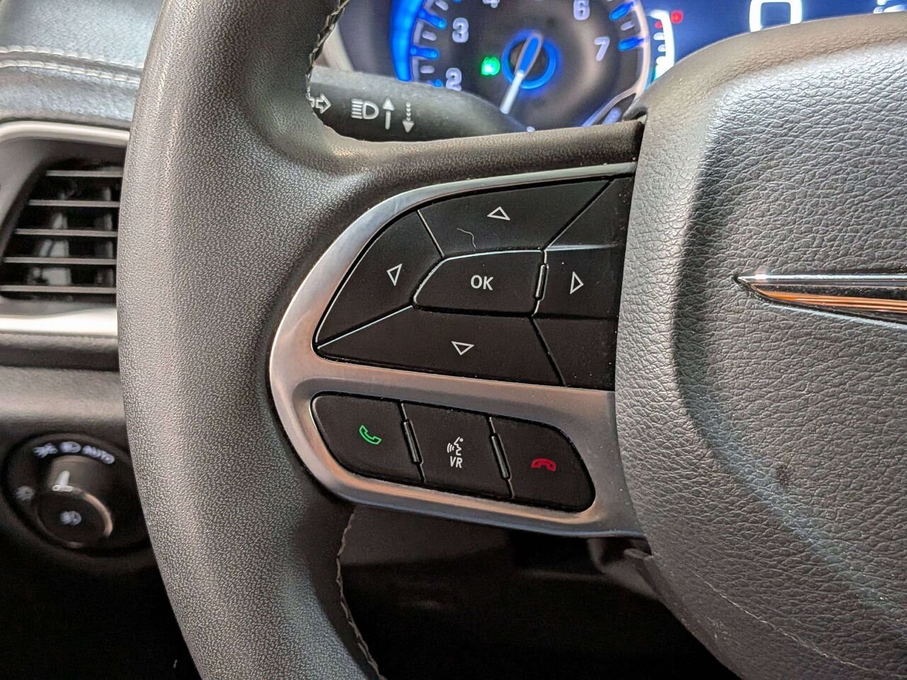 2025 Chrysler Pacifica Select FWD White Val-David - photo #16
