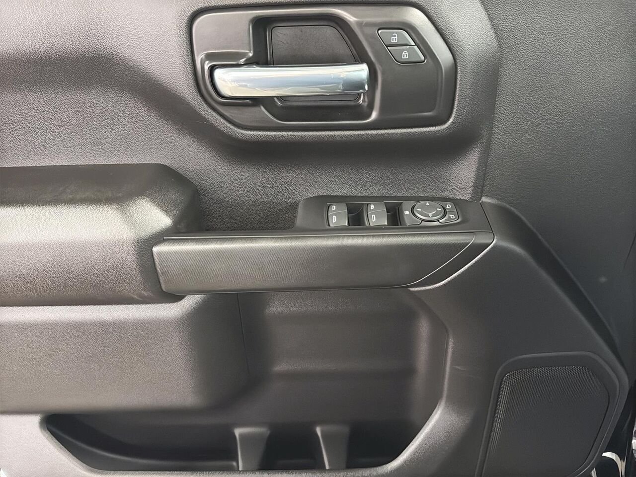 Chevrolet Silverado 1500 Custom cabine multiplace 4RM 147 po 2022 Noir Saint-Hyacinthe - photo #9