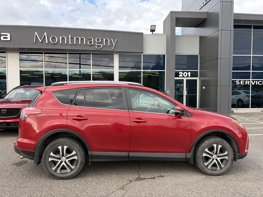 2017 Toyota RAV4 4 portes LE traction avant Red