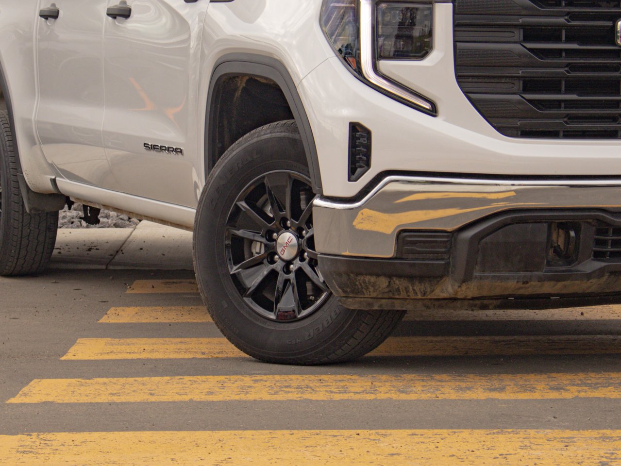 2023 GMC Sierra 1500 4WD Crew Cab 147 Pro White Sherwood Park - photo #5