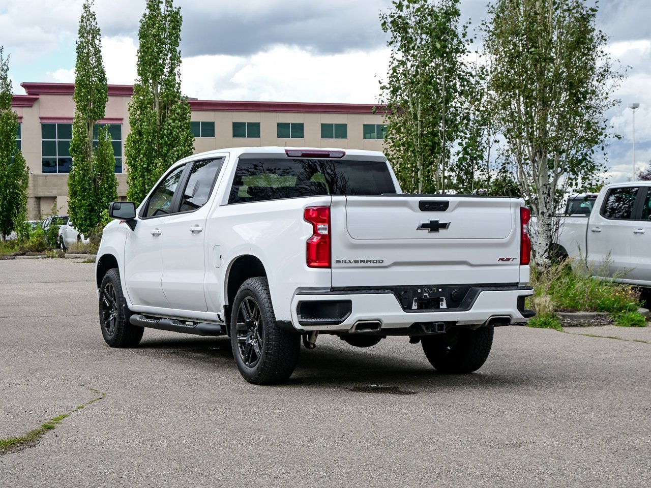 2024 Chevrolet Silverado 1500 4WD Crew Cab 147 RST White Sherwood Park - photo #10