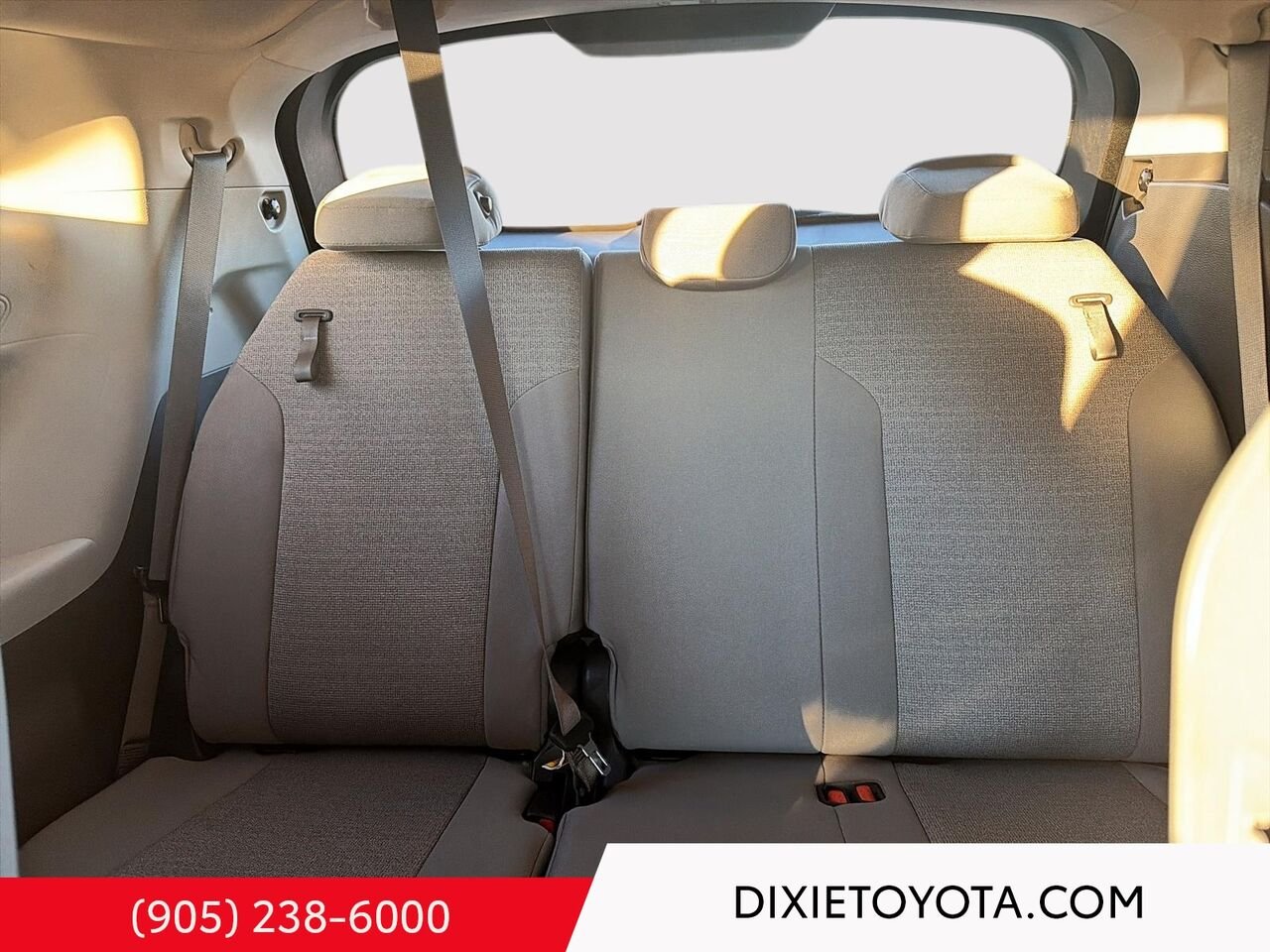 2023 Toyota Sienna HYBRID LE AWD / HEATED SEATS / TOYOTA SAFETY SENSE / CARPLAY AND ANDROID AUTO Black Mississauga - photo #19