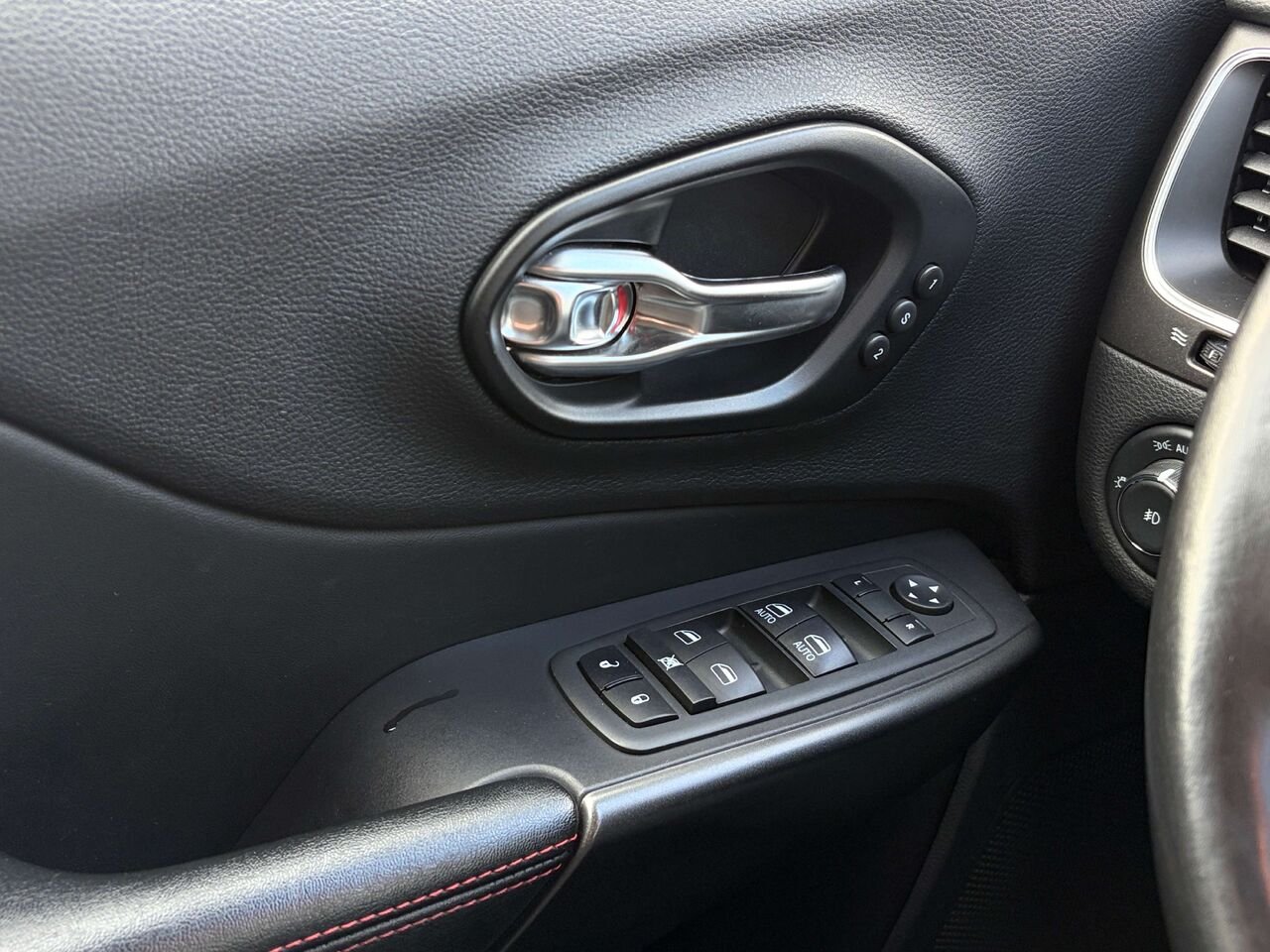 2021 Jeep Cherokee Grey Gatineau - photo #10