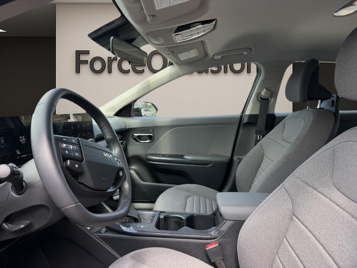 2025 Kia K4 Black  - photo #6