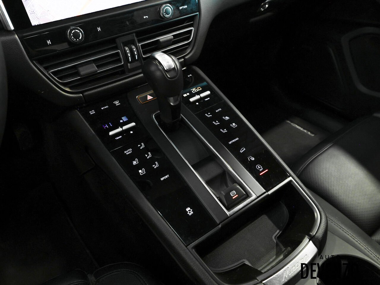 2025 Porsche Macan Blue Saint-Eustache - photo #20