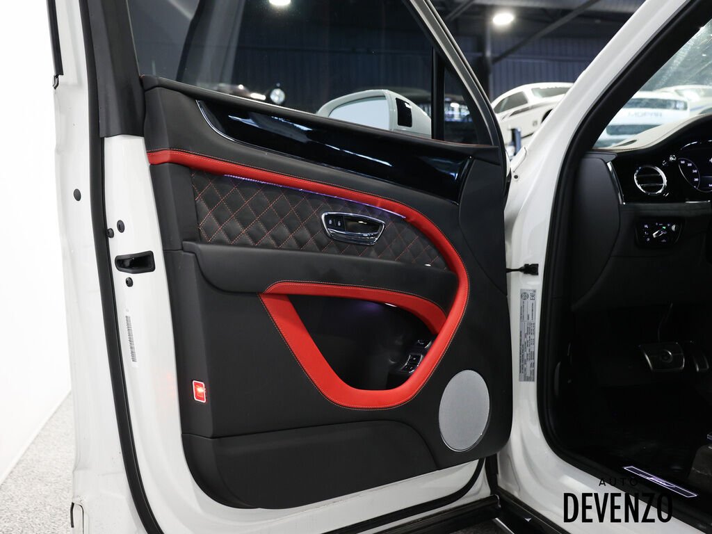 2021 Bentley Bentayga White Saint-Eustache - photo #11