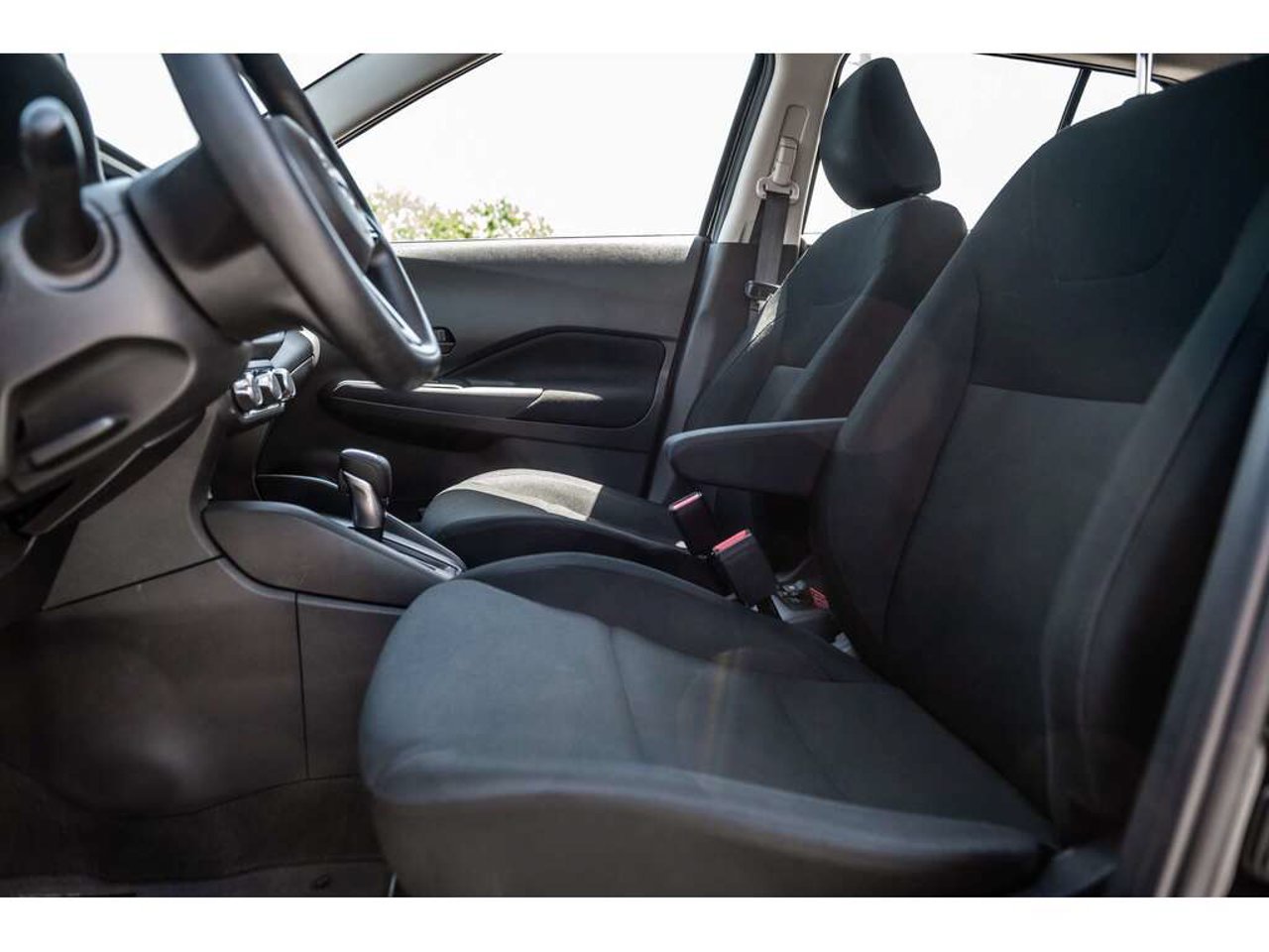 2025 Nissan Kicks Play Silver Sainte-Julienne - photo #11