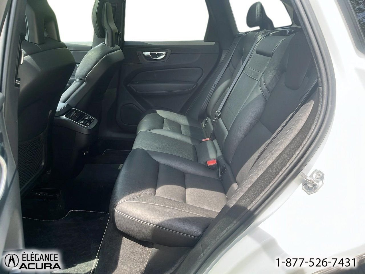 2018 Volvo XC60 Momentum | A8910 White Granby - photo #11