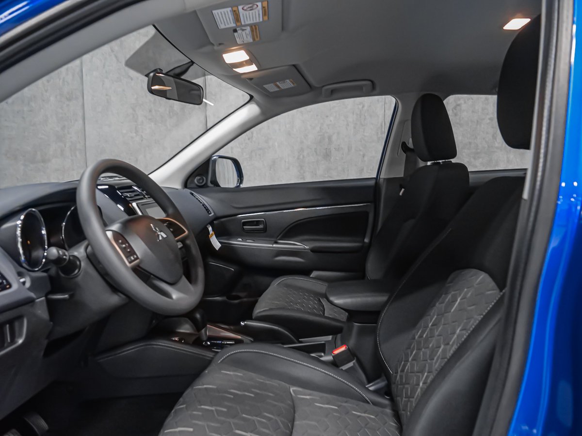 2027 Mitsubishi RVR ES Octane Blue Montreal - photo #10