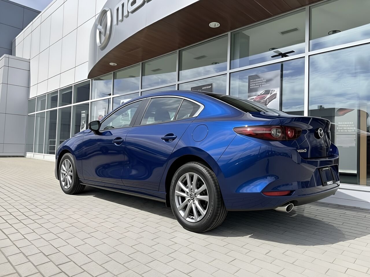 MAZDA Mazda3 2026 Bleu cristal foncé mica Notre-Dame-des-Prairies - photo #1