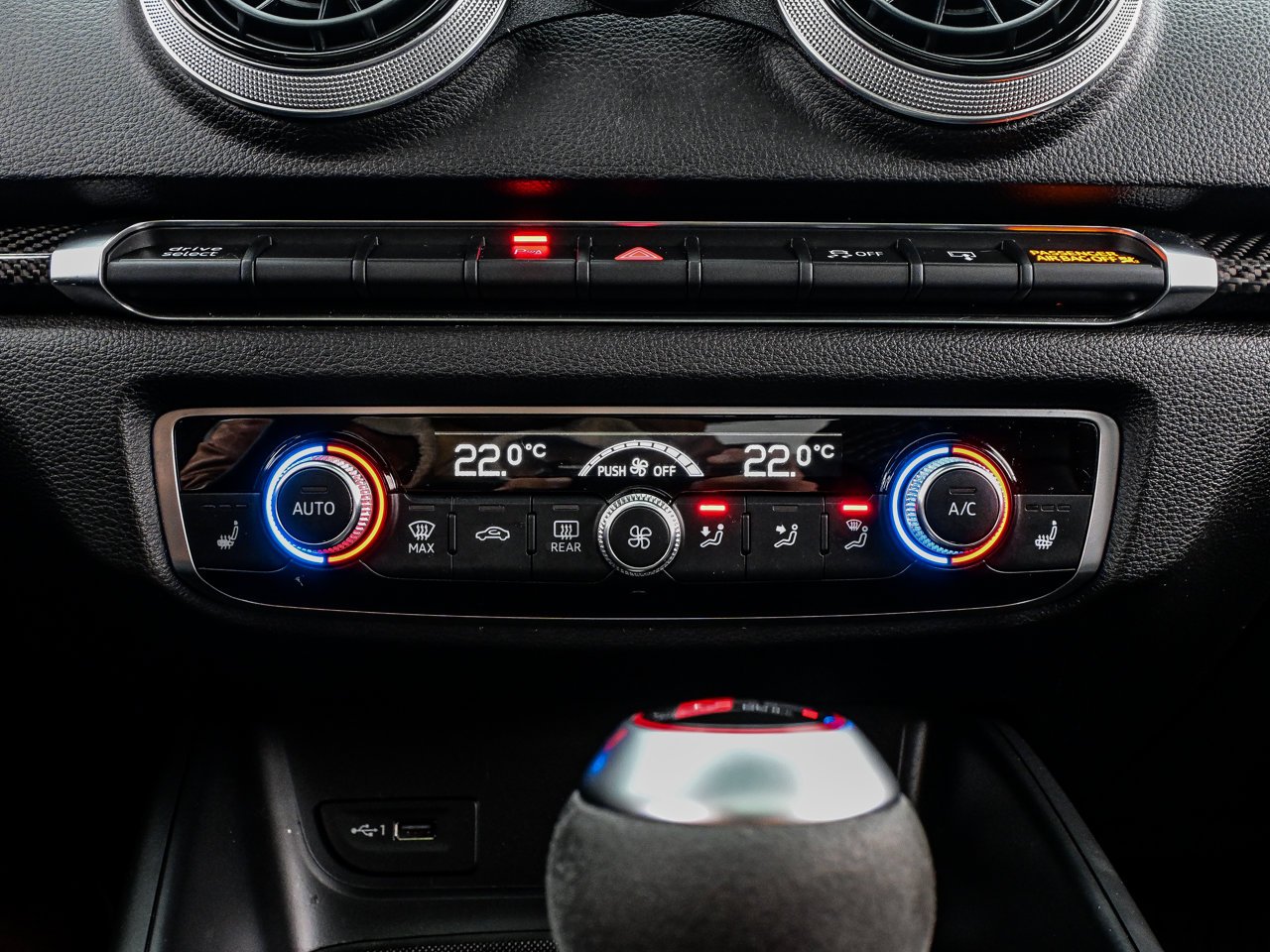 2018 Audi RS 3 Sedan 2.5 TFSI quattro S tronic Catalunya Red Metallic Sherwood Park - photo #28