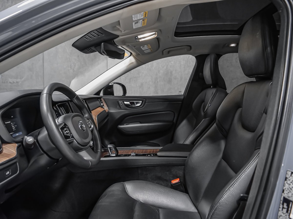 Volvo XC60 B6 PLUS DARK CLIMAT JANTES 20 PO 2023 Gris Montréal - photo #10