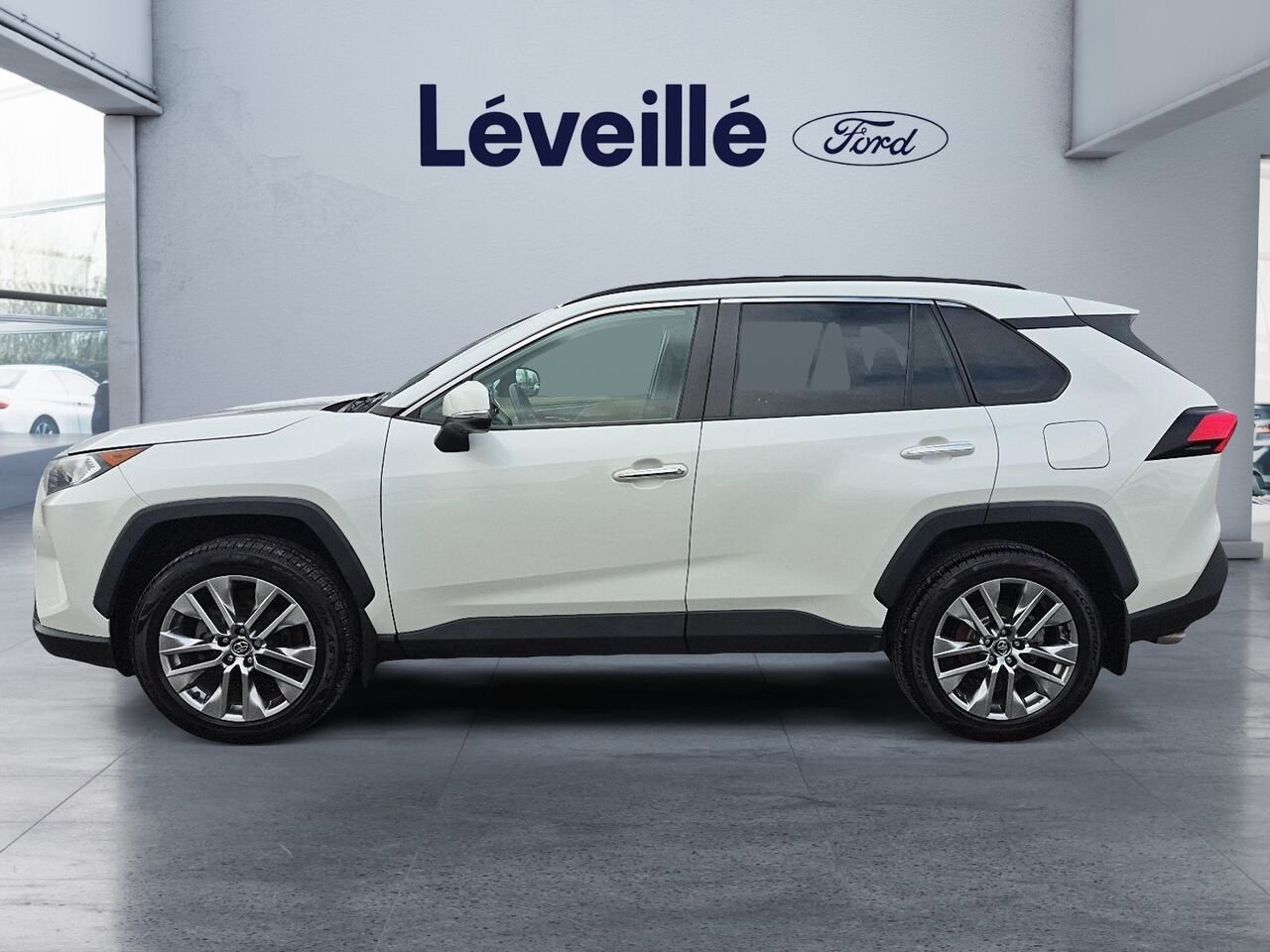 2019 Toyota RAV4 White Saint-Jérôme - photo #2