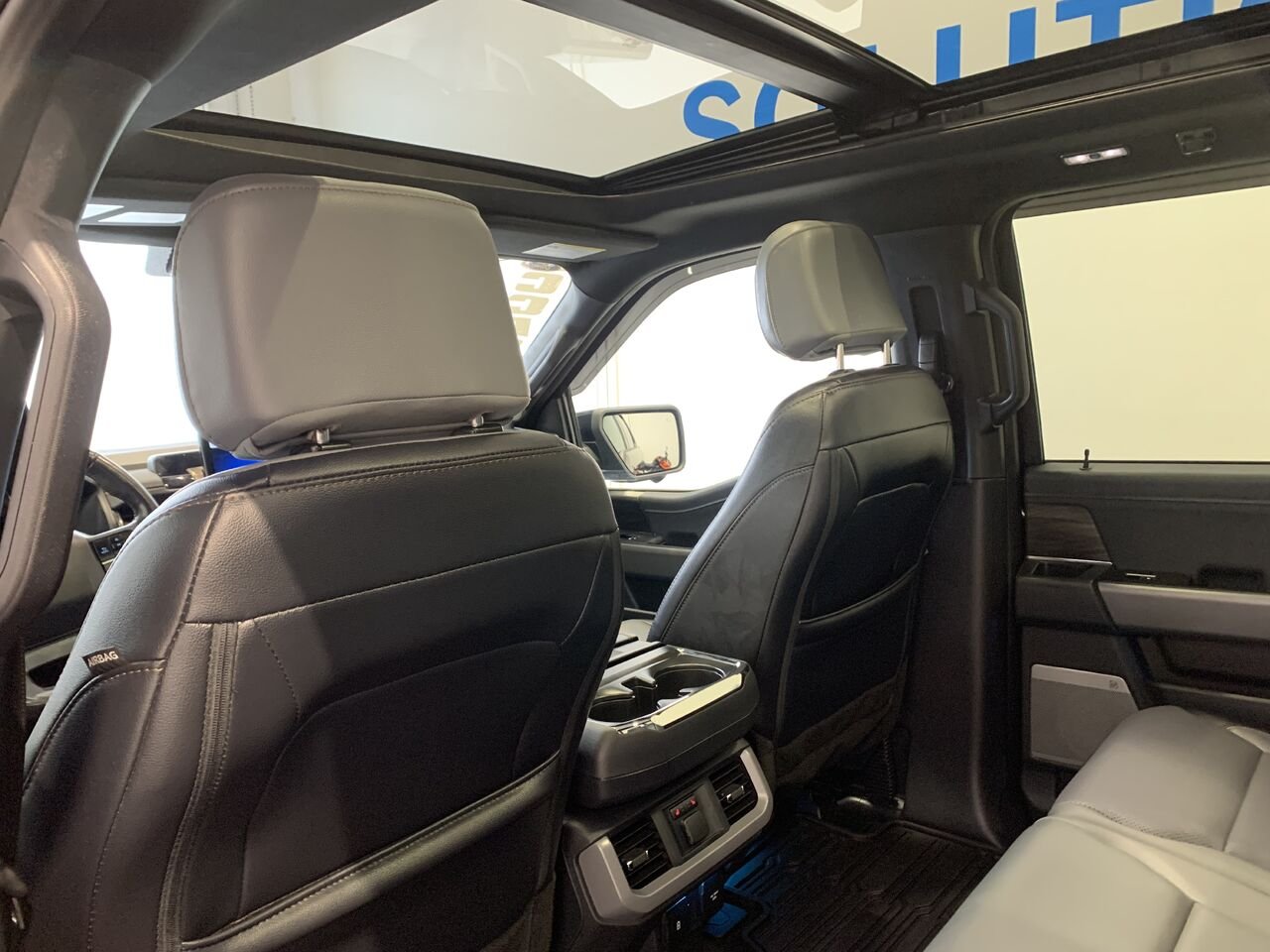 Ford F-150 Lightning LARIAT cabine SuperCrew 4RM caisse de 5,5 pi 2024 Noir Châteauguay - photo #24