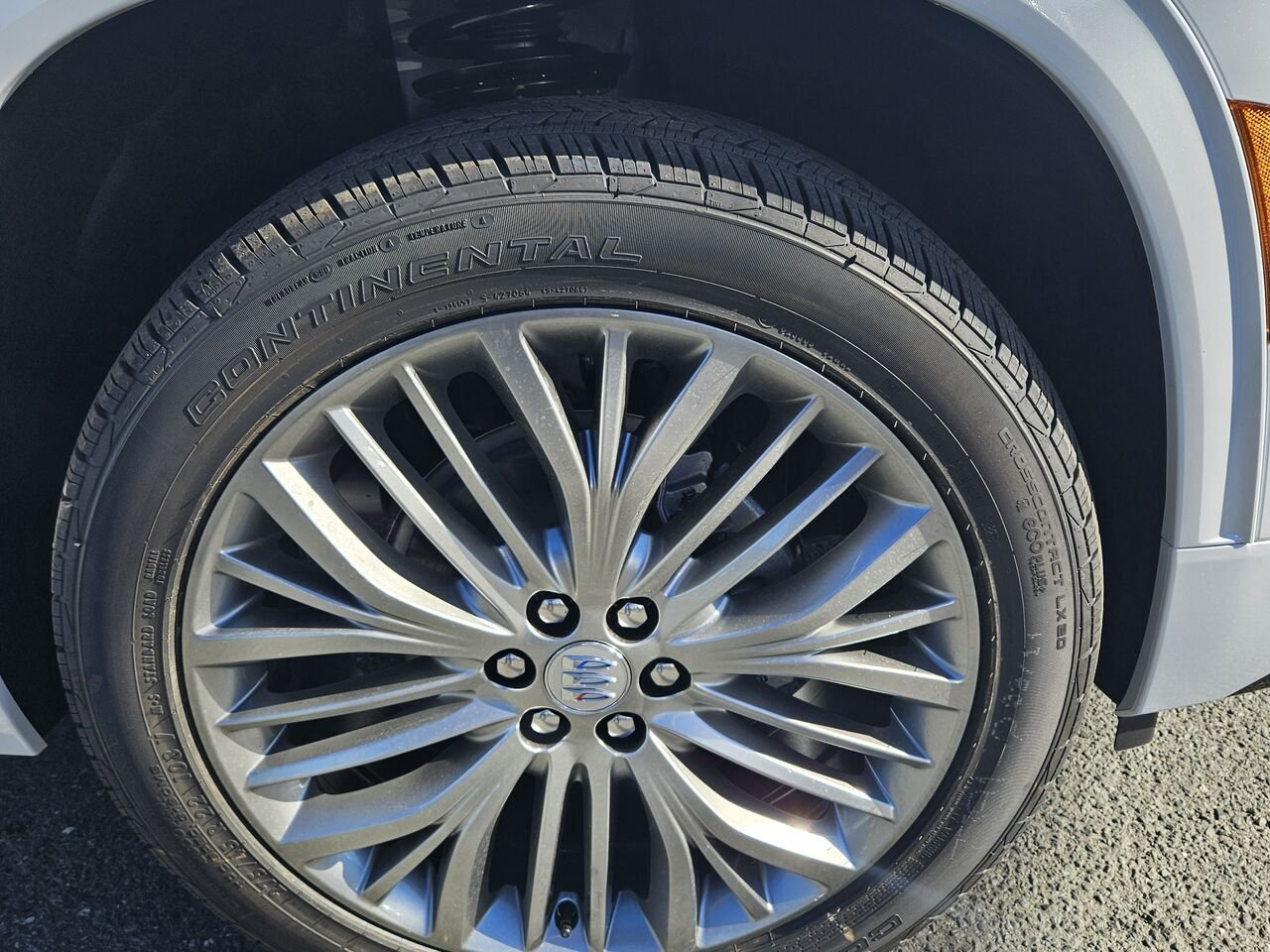 Buick Enclave Avenir 4 portes TI 2027 Blanc irisé triple couche Thetford Mines - photo #19