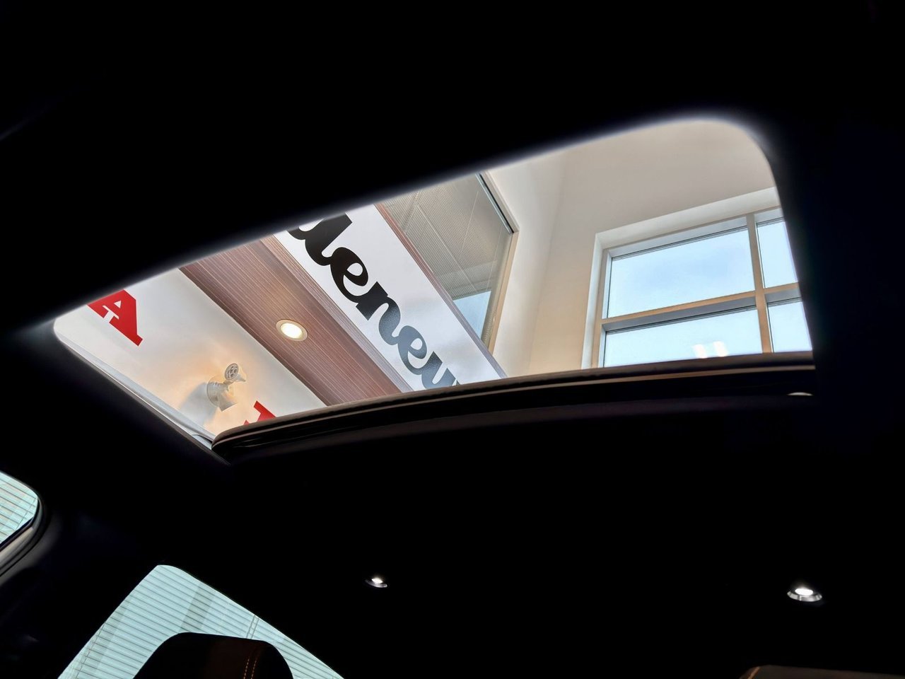 2023 Honda HR-V White Notre-Dame-des-Prairies - photo #11