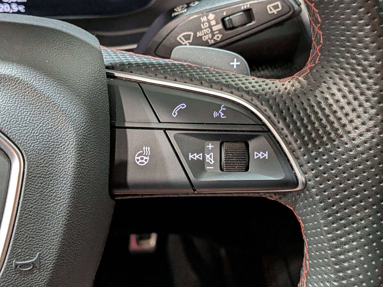 2022 Audi SQ5 Progressiv 3.0 TFSI quattro Black Val-David - photo #16
