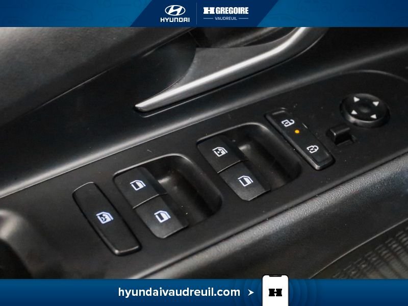 2025 Hyundai Elantra Black Laval - photo #16