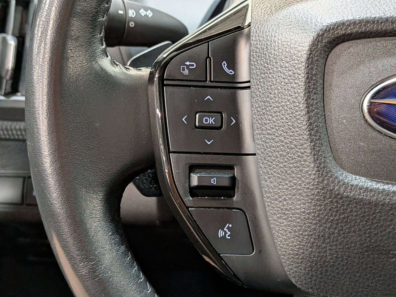 2023 Subaru Solterra AWD w/Luxury Package White Val-David - photo #16