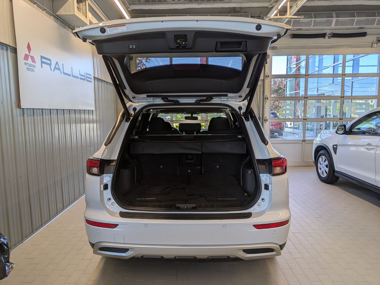 2022 Mitsubishi Outlander White Gatineau - photo #3