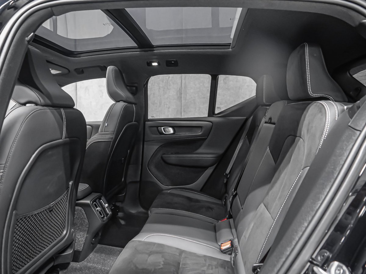Volvo XC40 B5 PLUS DARK THEME CLIMATE 2025 Noir Montréal - photo #11