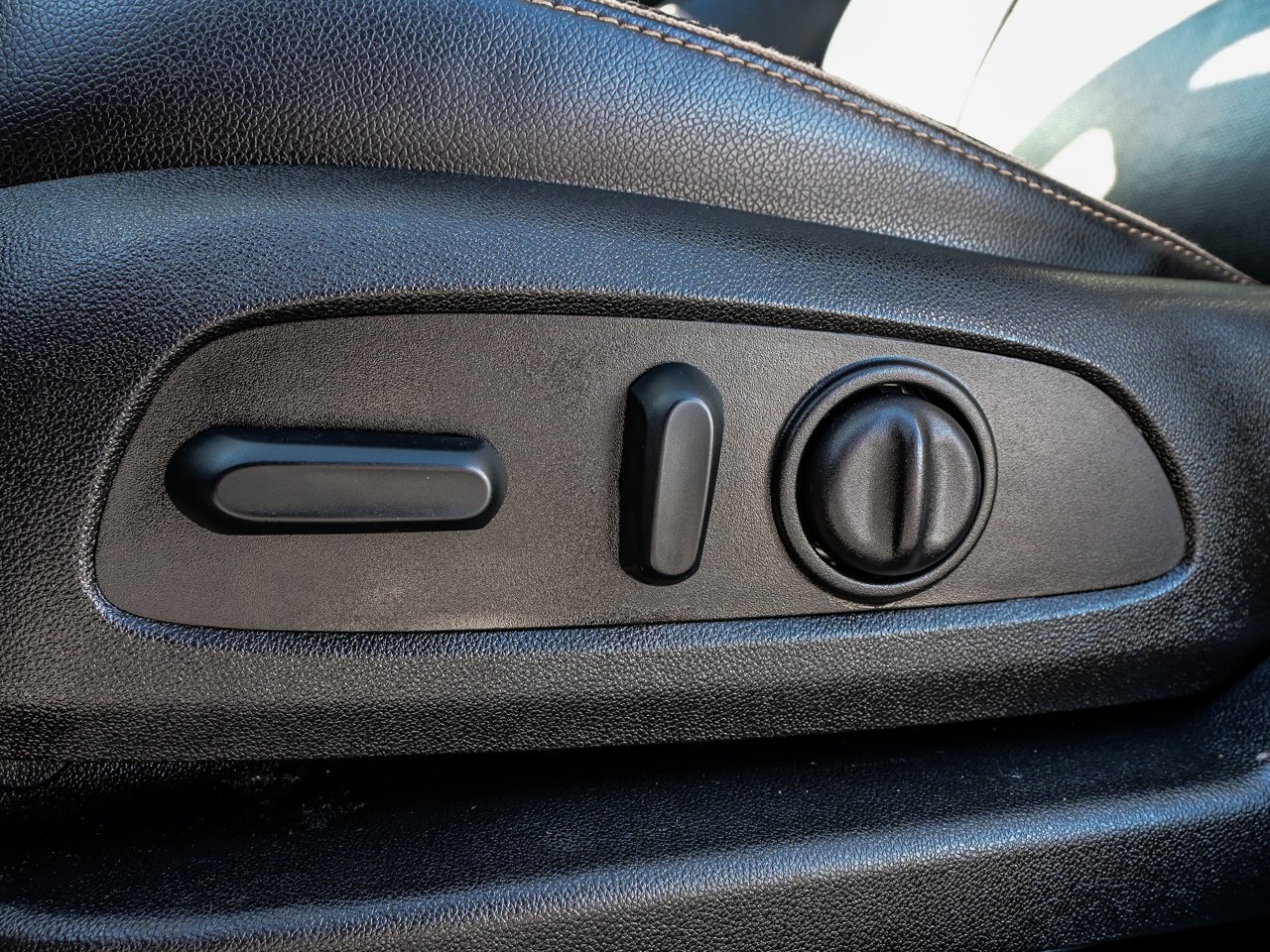 2022 GMC Terrain AWD 4dr AT4 White Sherwood Park - photo #17