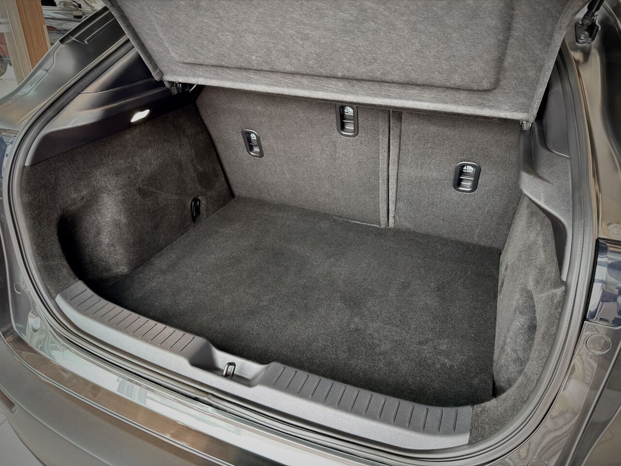2024 Mazda CX-30 Grey Notre-Dame-des-Prairies - photo #13