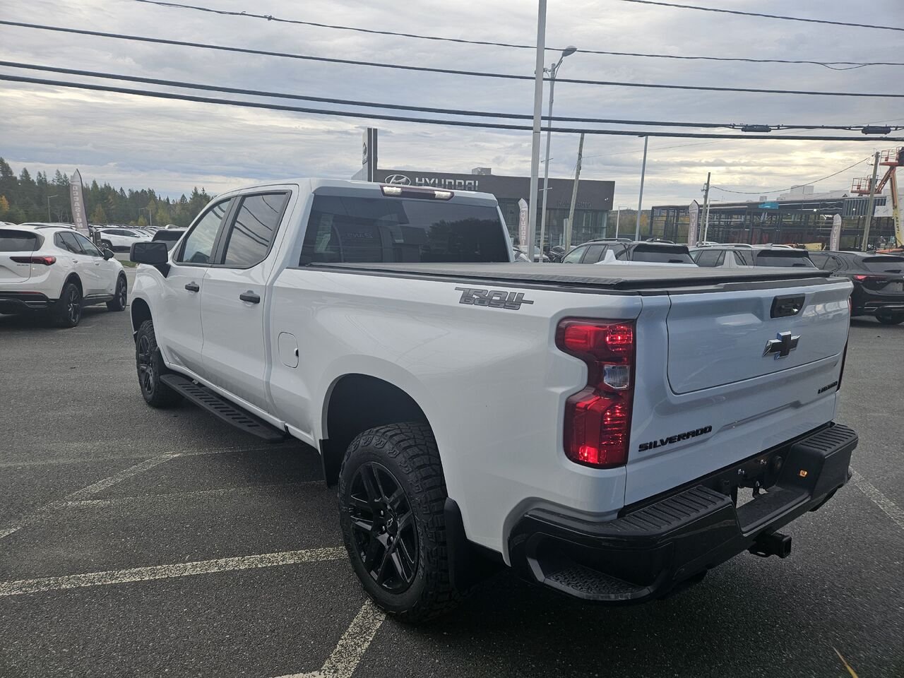 Chevrolet Silverado 1500 Custom Trail Boss cabine multiplace 4RM 157 po 2026 Blanc sommet Thetford Mines - photo #6