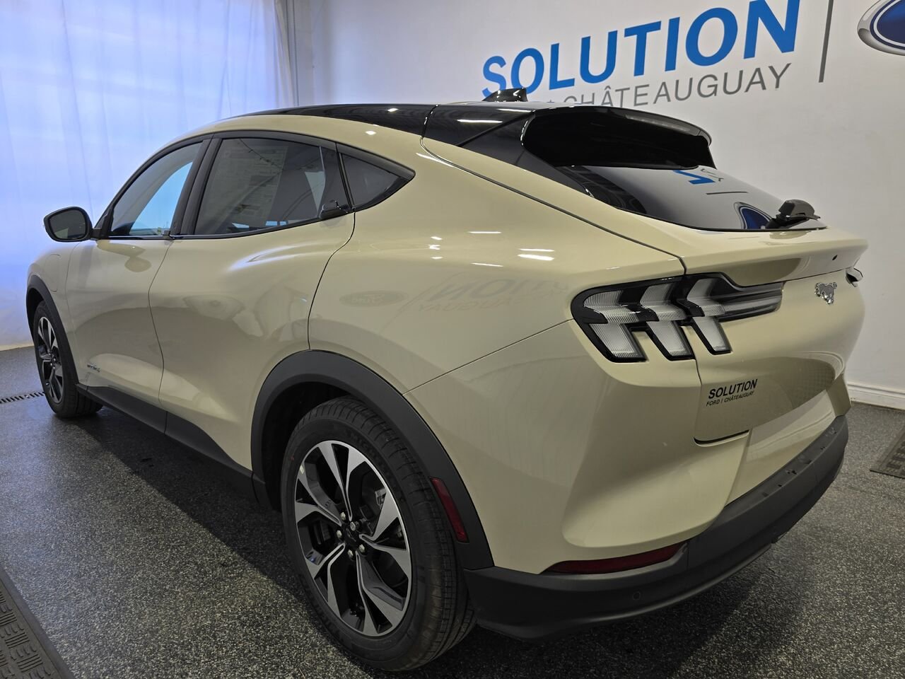 2026 Ford Mustang Mach-E Desert Sand Châteauguay - photo #1