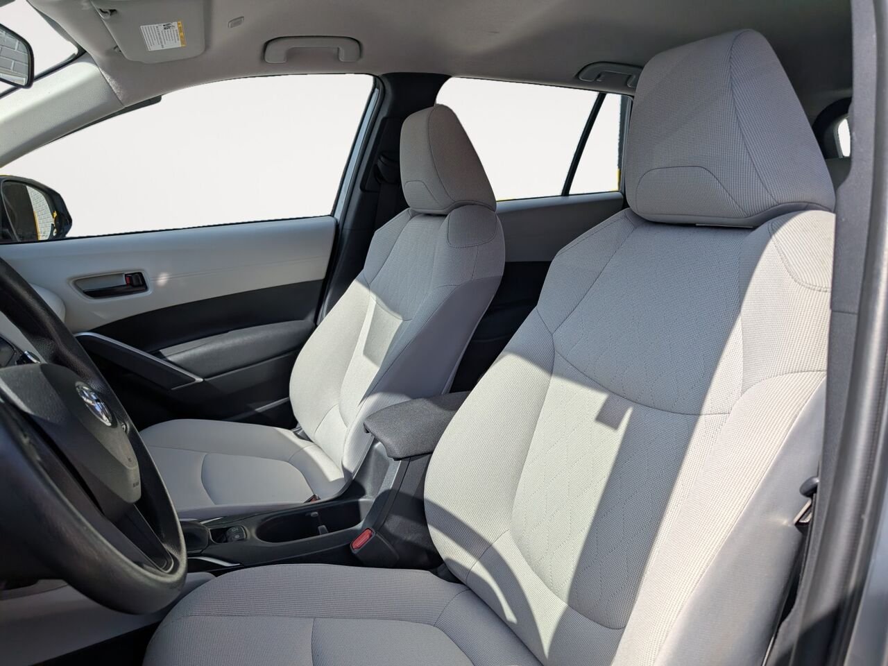 Toyota Corolla Cross LE/SIÈGES CHAUFFANTS/CAMÉRA DE RECUL/BLUETOOTH/AC/ 2024 Argent Sherbrooke - photo #6