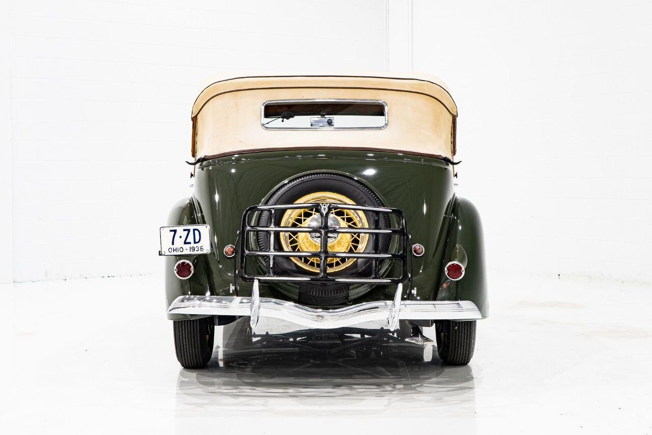 Ford Model 48 Phaeton PRIX EN USD | Beautifully presented in original condition 1936 Vert Montréal - photo #5