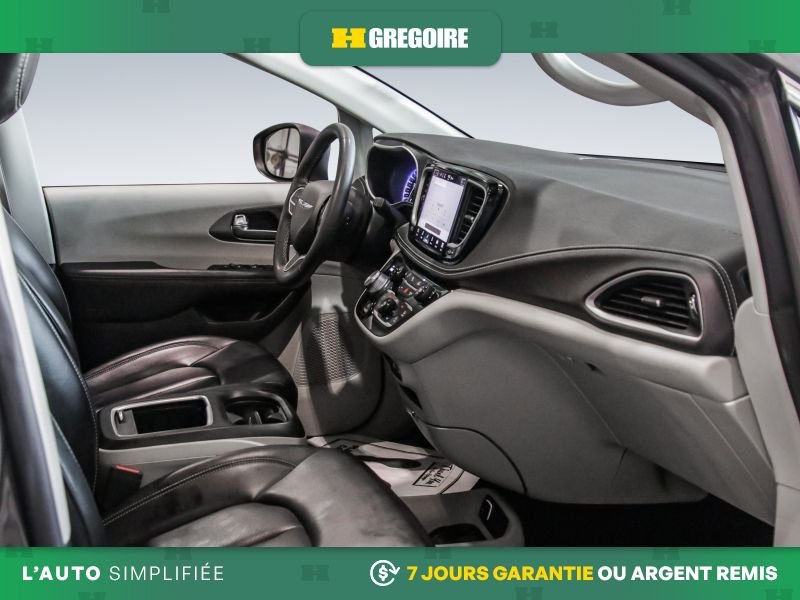 2023 Chrysler Pacifica Grey Blainville - photo #32