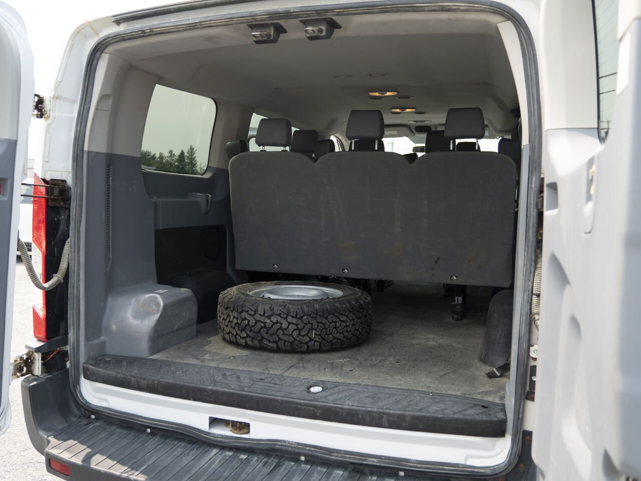 Ford Transit tourisme U03082 | T-150 XL toit bas 130 po porte pivotante côté passager 2018 Blanc Val-d'Or - photo #8