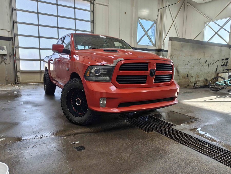 2014 Ram 1500 Sport Premium 5.7L | Aftermarket 20in XF Wheels Red