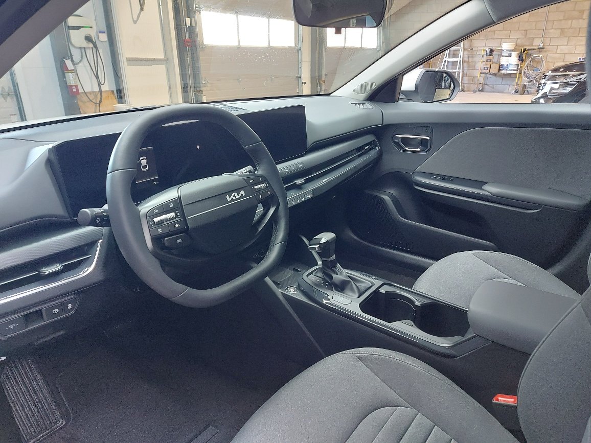 2025 Kia K4 Snow White Pearl Blainville - photo #11