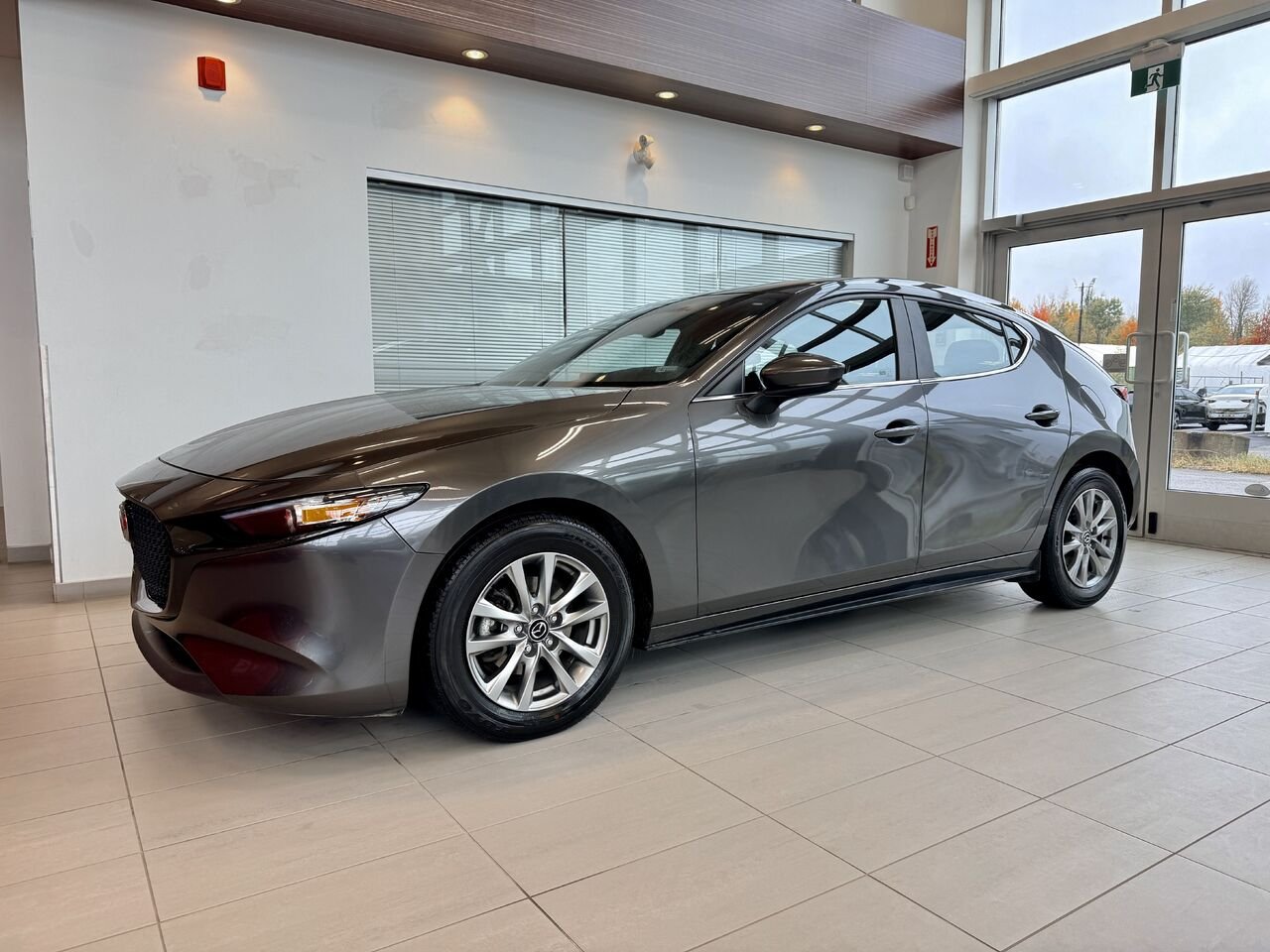 Mazda Mazda3 Sport 2024 Gris Notre-Dame-des-Prairies - photo #1